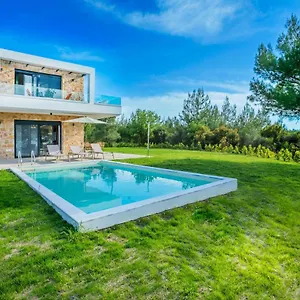 Βίλα Epta Luxury Redefined, Αγία Παρασκευή